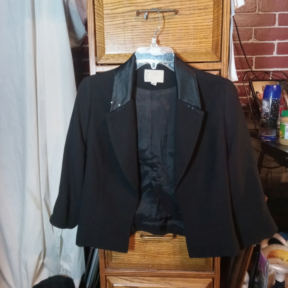 Alberto Makali- Women Size 12/ BLACK WAIST LENGTH 3/4 SLEEVE LIGHT WEIGHT JACKET